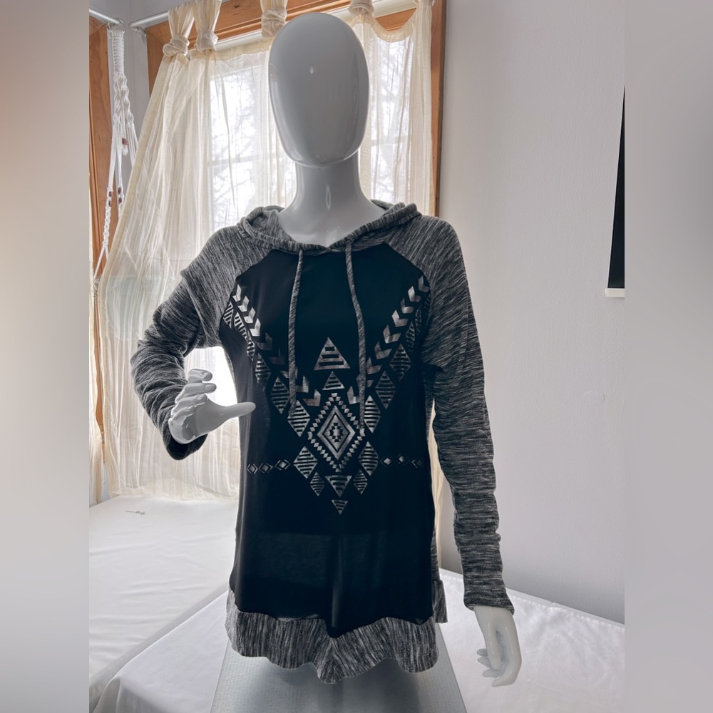 Vanity Women’s Hooded Top. Size L
